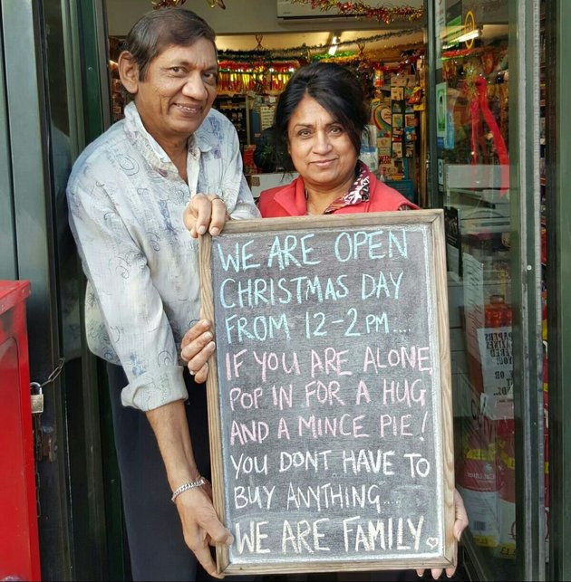 HuffPostUK's tweet image. Every year on #ChristmasDay, Shashi and Pallu Patel open the doors of their Twickenham newsagents to locals who would otherwise be spending the day alone #HumanKindAdvent huffp.st/u7M2GJ7
