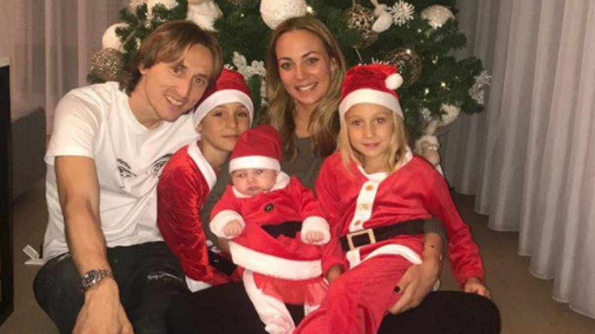 LukaModricBio's tweet image. ¡Modrić Christmas a todos! 😊⚽🎄