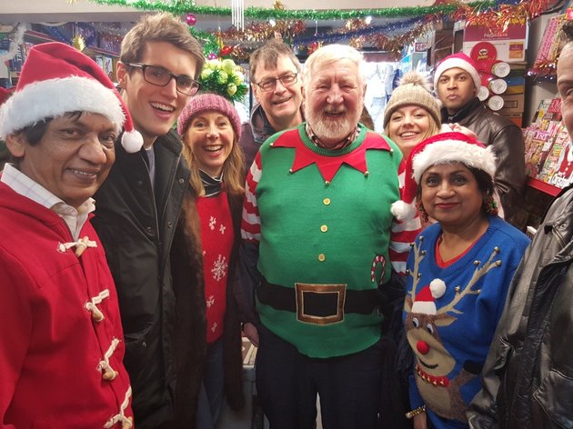 HuffPostUK's tweet image. Every year on #ChristmasDay, Shashi and Pallu Patel open the doors of their Twickenham newsagents to locals who would otherwise be spending the day alone #HumanKindAdvent huffp.st/u7M2GJ7