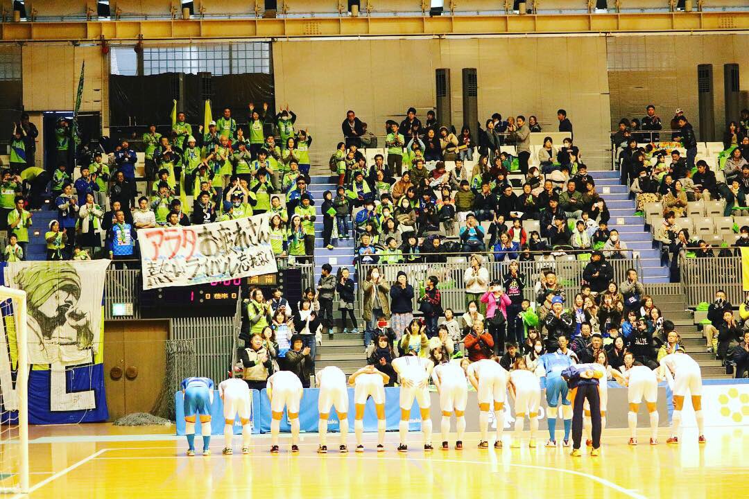 狩野 新 Arata Kanou على تويتر 湘南ベルマーレサポーターの皆さん サポーター団長 関係者の皆さん 選手達 長い間本当にありがとうございました 皆さんからの あらたコール 一生忘れません 宝物 思い出しただけで泣ける 湘南ベルマーレ サポーター