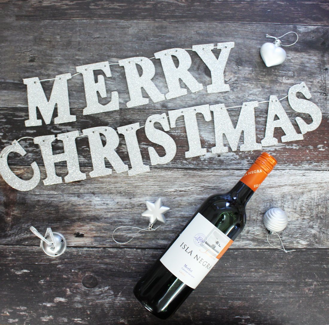 Inspiredcoast's tweet photo. MERRY CHRISTMAS 

We hope that all of our lovely followers have a wonderful Christmas (hopefully with a glass of Isla Negra in hand!) 🍷

With Love, 
Isla Negra 🌸

#islanegra #islanegrawine #christmaswine #christmasgift https://t.co/7ibvss1rvz