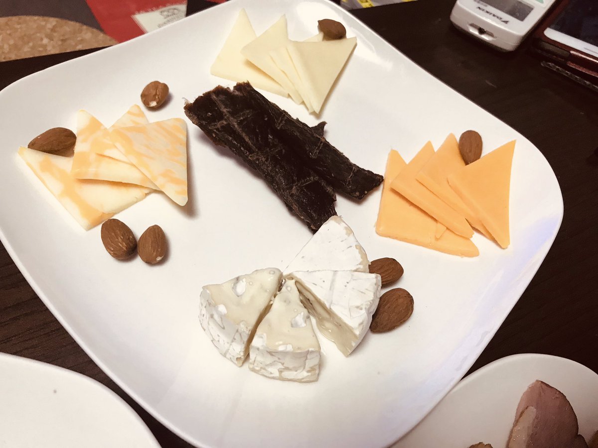 家飲みのときにおすすめの チーズの盛り付け方3選 北欧 暮らしの道具店