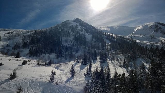 MonGr10's tweet photo. Joyeux Noël à tous ! Bientôt une nouvelle année qui démarre, avec pleins de projets dans la tête.
.
.
.
#photooftheday #pictureoftheday #picture #photo #photography #love #instagood #mountains #montagne #beautiful #randonnée #trekking #nature #naturelove… https://t.co/oUSU9ajons https://t.co/RchexpjrGA