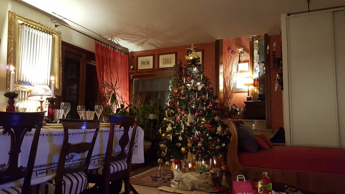 Regali Di Natale Da Fare Alla Mamma.Chiara Visentin On Twitter Buon Natale Aspettando I Regali Poi Arrivati Volete Fare Un Regalo Alla Mamma Mandatemi In Vacanza Da Sola Mammanatale Santaclaus Wonderfulblueyestwins Regali Natale Https T Co