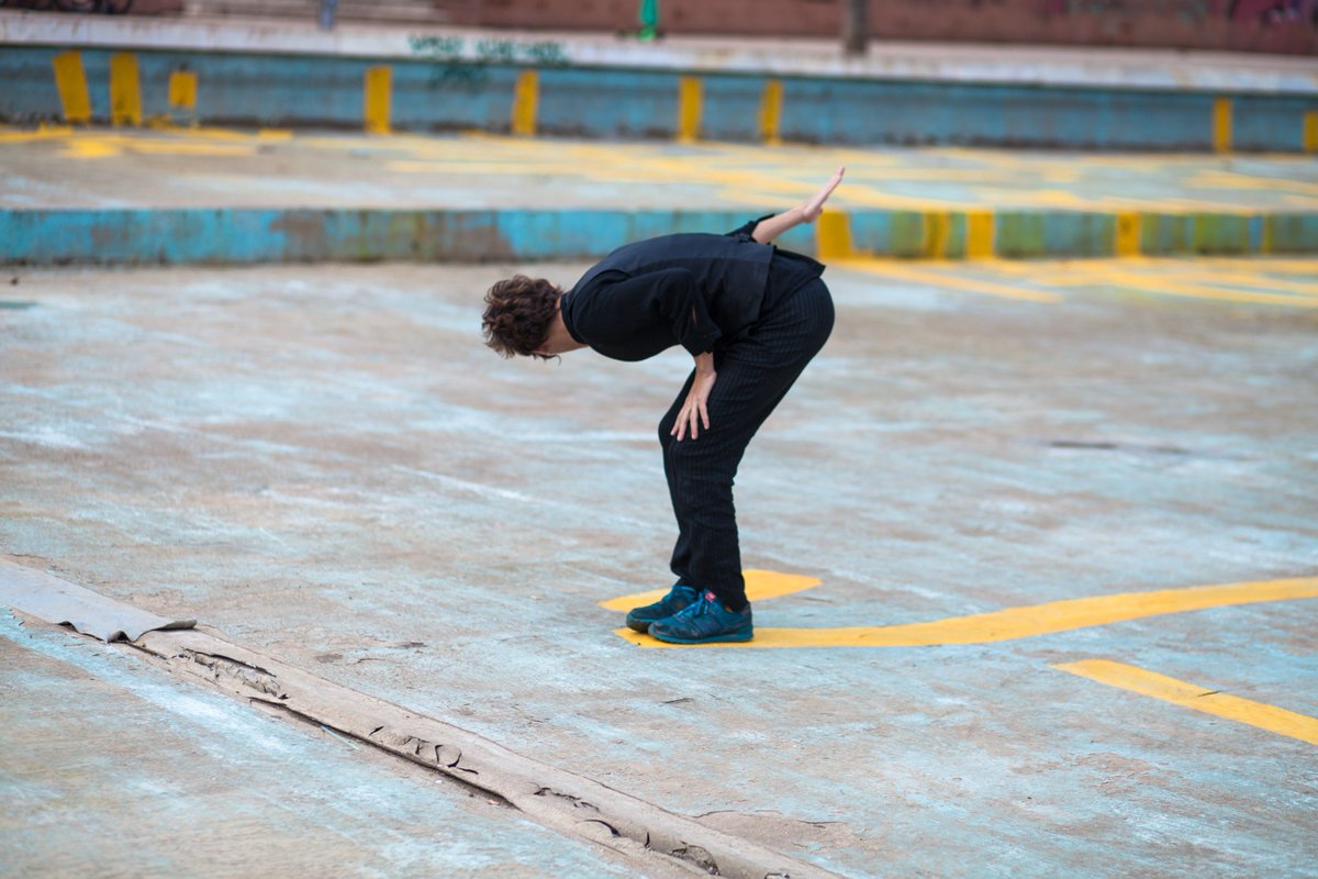 ¡Desde Acciones Extra←Ordinarias os deseamos unas Felices Fiestas con estas imágenes de Mónica Real bailando y celebrando los Descensos en el estanque de La Vaguada durante la acción Pégate un Baile!
 #LosDescensos #PégateUnBaile #ImaginaMadrid #FelizNavidad Fotos de La Mina