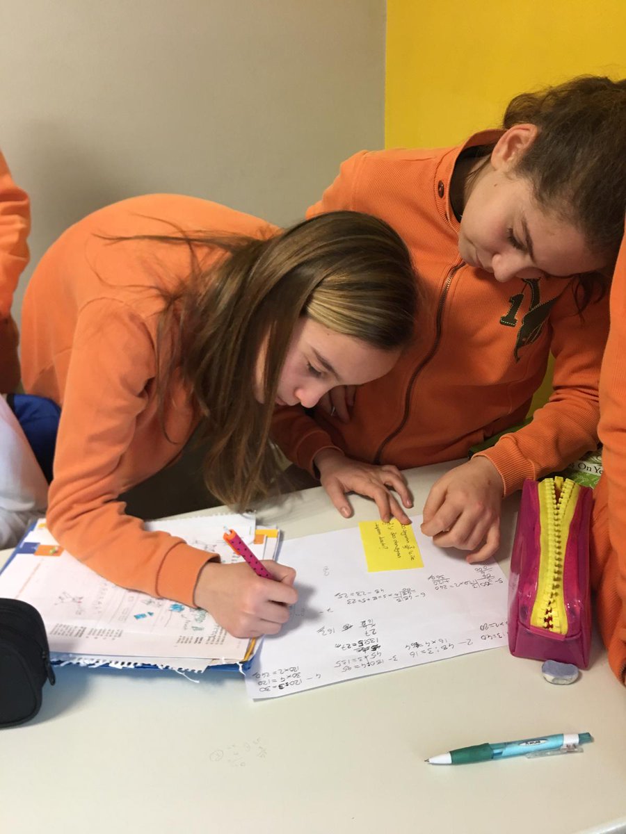 Kesir problemleri hiç bu kadar zevkli olmamıştı ... Renkli kartlarımıza yazdığımız problemlerle öğrenciler birbirileriyle yarıştılar ,doğrusu çok hırslıydılar, ilk bitiren zile koştu  ...#matematikheryerde <a href="/elvin_oven/">Elvin Öven Güçbilmez</a> <a href="/KvancBarlas/">Kıvanç Barlas 🇹🇷</a> <a href="/coskunfrt13/">Coşkun Fırat</a> <a href="/GulbinBeyaz/">Gülbin Beyaz Kaldan</a> <a href="/turkan_berna/">Berna türkan</a>