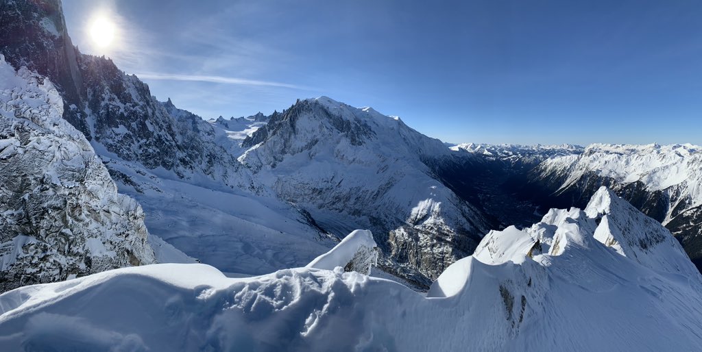 Stunning view of #montblanc, #aiguilledumidi and #valleeblanche from #chamonix #grandsmontets ski area this #christmas morning. A true #whitechristmas under bluebird sky!