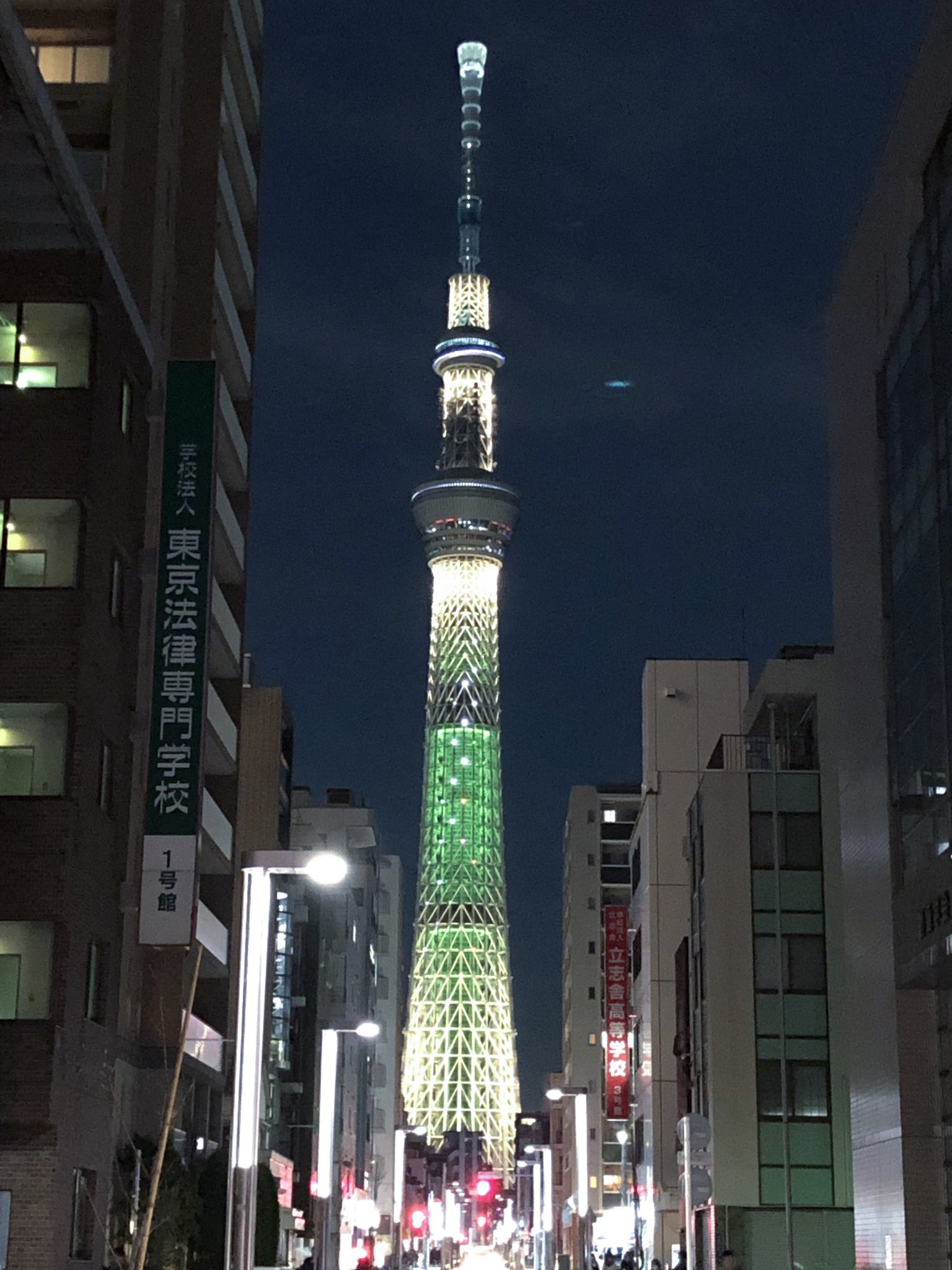 Tsuka スカイツリー Ufo クリスマス 未確認 スカイツリーの横にufoを見た と言うことにしておこう T Co 0xnbbfxlrc Twitter