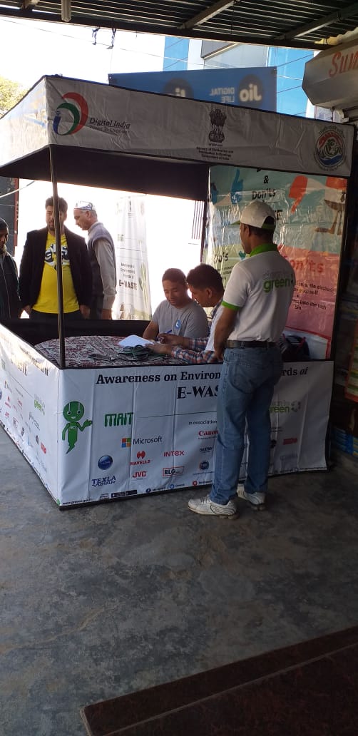CleanToGreen's tweet photo. Spreading joy on #Christmas !
#CleanToGreen team engaging with the #refurbishers and #recyclers at Upper Kandoli, Dehradun. #EwasteAwarenessCampaign #MAIT
#GreenE #ewaste #environment #MyCleanIndia #recycling https://t.co/uXKCfuCdpP