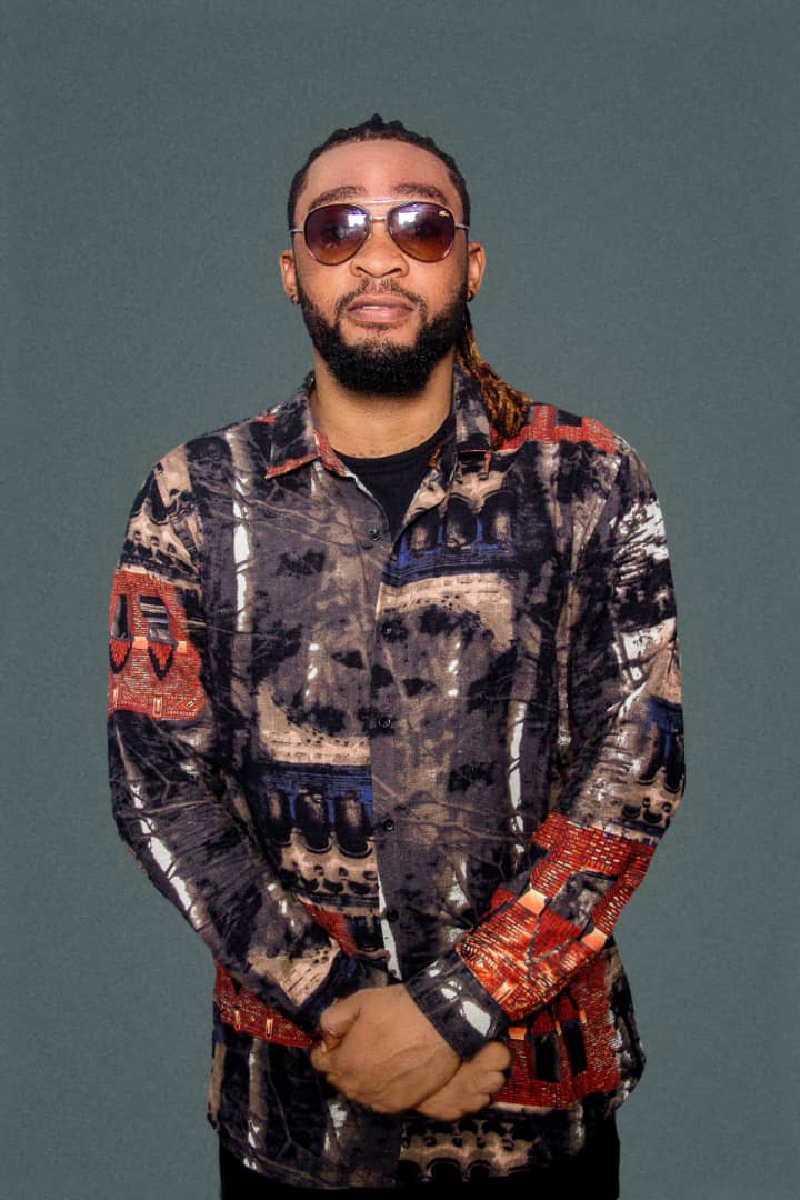 HectaMusic's tweet photo. MERRY CHRISTMAS TO THE LOVELY FAN WORLDWIDE NOT FORGETTING @blankson22gh @mr_vycez &amp; @iamkhapello FOR THE SUPPORT 
#FizaLivesOn #KoV #Hectamusic #EiE #Evuna #MyJourneyAlbum https://t.co/v8cvVl9XTc