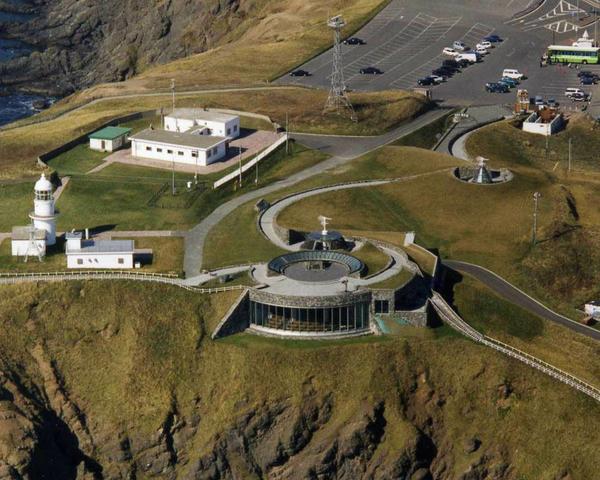 Twitter 上的 ロ マ リ オ ホ マ リ オ 今日はアイアンマンのトニースタークの家のモデルが襟裳岬の風の館だと気づいたので良い一日でした メリークリスマス T Co 8o5381hpty Twitter