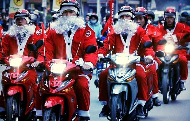 HiVietKitchen's tweet photo. We hope you all have a fantastic Christmas Day! 
Best wishes from all the team at Keu Deli, Cay Tre Soho &amp; Shoreditch &amp; Viet Grill
.
.
Don't forget Cay Tre &amp; Keu Soho are open tomorrow
We look forward to seeing lots of you! 
.
.
#Christmas #ChristmasInLondon #Pho #Vietnamese https://t.co/AHiJxygMVm
