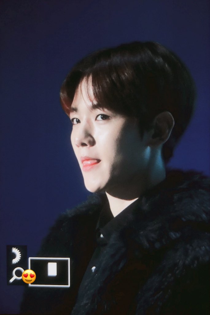 Likeyou_1992's tweet photo. 181225 단정뷰들뷰퍼배쿈 메리크리스마스🥰
@B_hundred_Hyun #백현 #BAEKHYUN #EXO⁠ ⁠⁠ ⁠ https://t.co/uJgLs31aoc