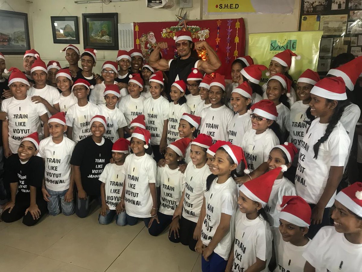 VidyutJammwal's tweet photo. Merry Christmas...afternoon spent well https://t.co/t2GIVa1rBI