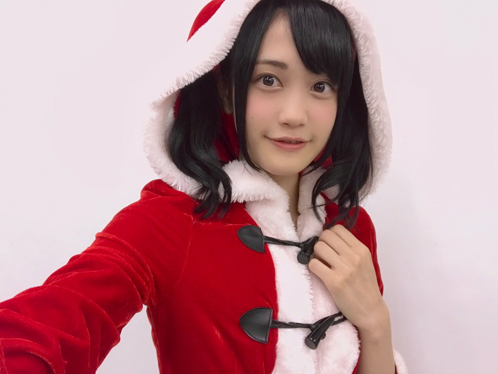 小泉萌香 𝒉𝒂𝒓𝕞𝕠𝕖 メリークリスマス もえぴサンタだよ みんなどんなクリスマスを過ごしているかな ケーキ食べた チキン食べた 今日は舞台の初日稽古でした 女の子がたくさんで本番まで楽しい日々が続きそうだ 素敵な舞台にするぞ