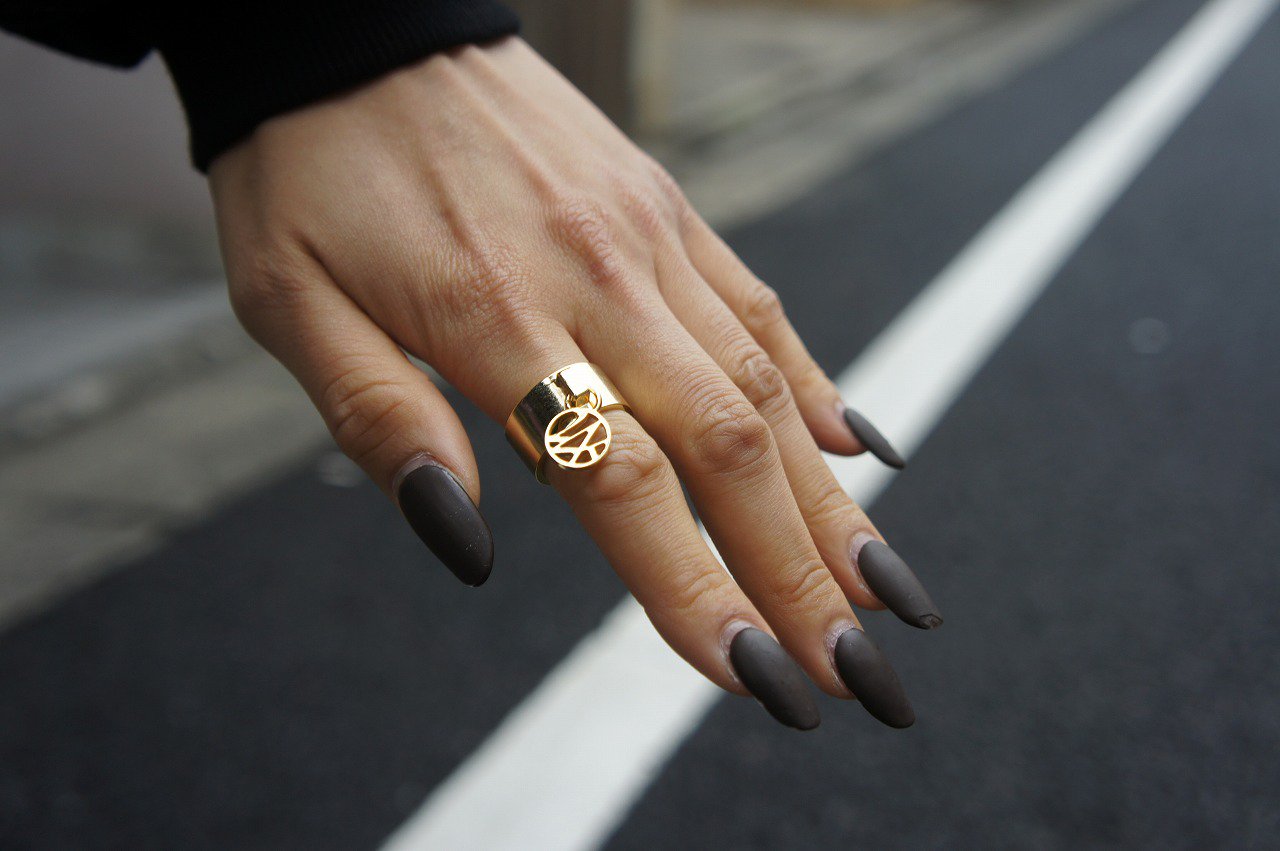 高評価なギフト VELVET オーバルベゼルリング REVOLVER Ring