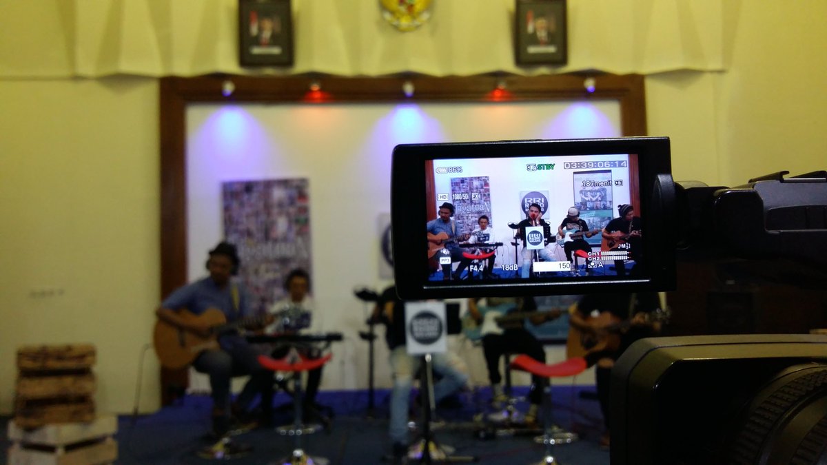RRI Live Music with <a href="/Tigatuanband/">TigatuaN Band</a> 

#RRILiveMusicMlg
