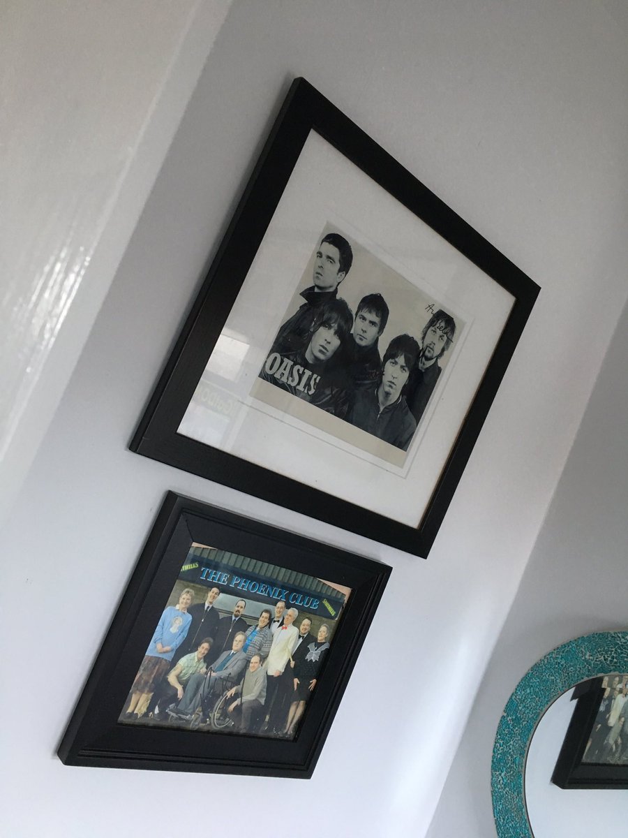 Dollo1981's tweet photo. New bit of memorabilia for the collection @DanielCraigOO7 @ThePeakyBlinder @VinnieJones65 @oasis @peterkay_co_uk what to get next??? https://t.co/gVJuJvBhWQ