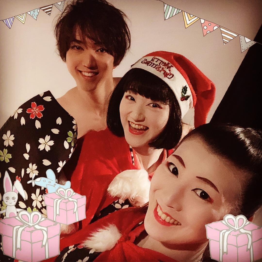 1zin_kaze's tweet photo. ⛄🎄✨メリークリスマス⛄🎄✨
クリスマス限定の演目は🎄
本日が最後でした💨✨
寂しい(。´Д⊂)

#会いに行ける花魁 #arise舞の館 #アライズ舞の館  #日本舞踊 #舞踊ショー #殺陣 #日本 #japan #忍者 #新宿歌舞伎町  #shinjuku #着物 #kimono #侍 #samurai  #christmas #merrychristmas #クリスマス https://t.co/0Bf6sBlNTy