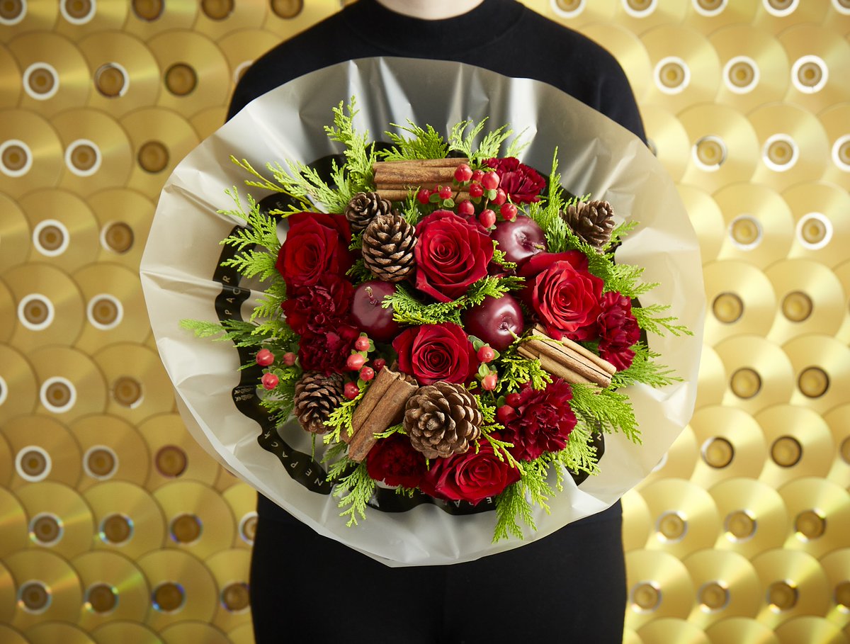 We would like to wish all of our followers, students, customers and friends a very 'Merry Christmas'! From all the team at Jane Packer Flowers