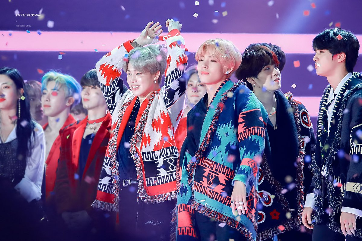 Lblossom1013's tweet photo. 181225 SBS 가요대전 #JIMIN #지민 #BTS #V

크리스마스에 선물처럼 우리에게 와준 사랑둥이💜 
@BTS_twt https://t.co/rYnXJWLR0p