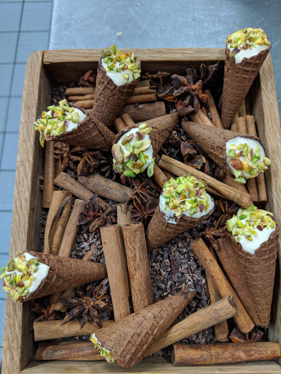 Gordonsmyth76's tweet photo. Butterscotch &amp; Pistachio Cornetto's @RedcastleHotel #christmasday https://t.co/Wqpts0Xiap