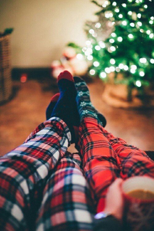 PhysiqueShape's tweet image. Playing footsie while opening presents and hearing Christmas music with the person you love is probably the best feeling you could honestly feel 

To bad that can’t be us...