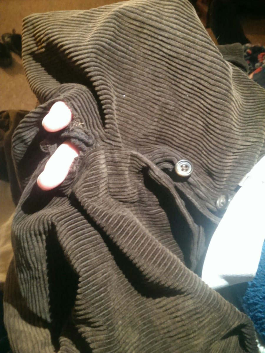 Last minute cord repairs in action caused by over-indulgence of sprouts. The less said about it the better. 
See you tomorrow, 12:30 at <a href="/ChequersLoose/">The Chequers Loose</a> with <a href="/rainbowborder/">Loose Women Morris</a> and Boughton Monchelsea Morris. 
#morrisdancing #BoxingDay #sprouts