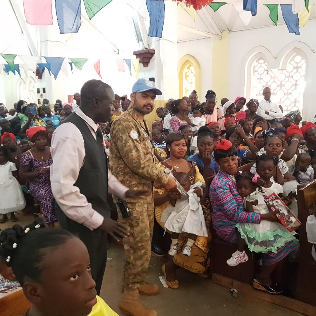 diallo_un's tweet photo. MINUSCA (Pakbatt, SCPI and CAD) supported Christmas celebration in Kaga-Bandoro. Many gifts were given to the youth by Pakbatt. A football match was also organized. https://t.co/8vPD90rjjP