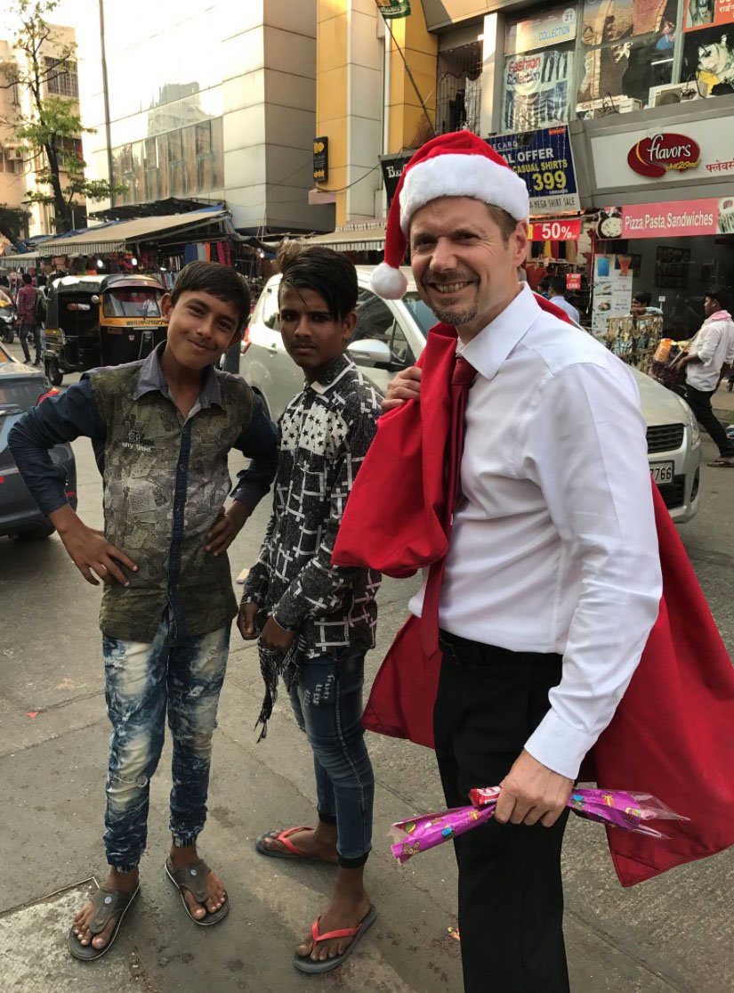 SDC_TCS's tweet photo. Joyeuses FĂȘtes de la part des dĂ©lĂ©guĂ©s commerciaux du Canada! Nous sommes dans 160 villes partout dans le monde et Ćuvrons Ă rendre lâexportation possible pour toutes les entreprises canadiennes. https://t.co/MOmkAdNiUQ #HOTCS https://t.co/2cmhx47vZJ