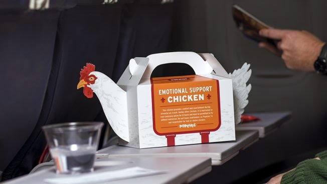 createscapes's tweet image. Emotional support chicken! Well played Popeyes...bit.ly/2rTIamD #holidaytravel