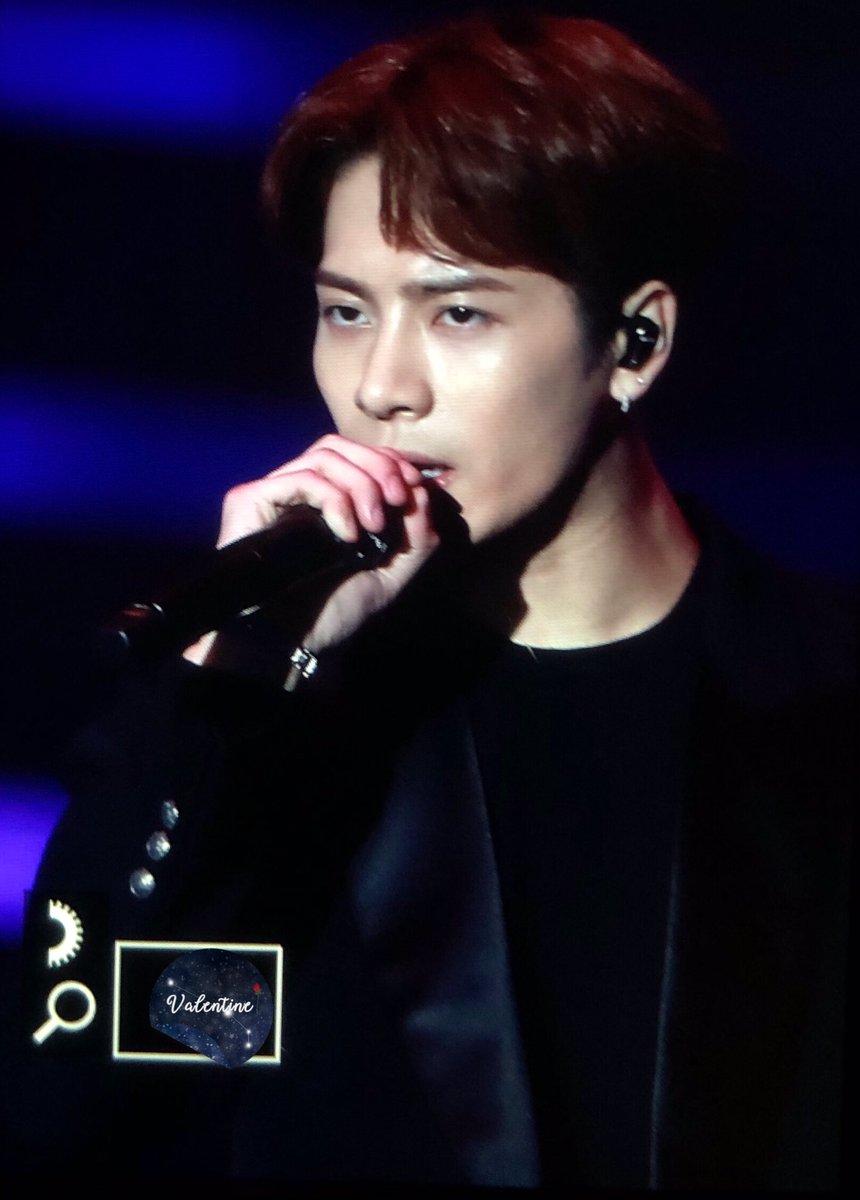 Valentine_852's tweet photo. 181225 SBS 가요대전
Merry Christmas🎁
Enjoy Your Time🌟
#잭슨 #JacksonWang #Jackson #王嘉尔 #TheGeneration2 #Papillion #OKAY #DawnOfUs #FendiMan #DifferentGame https://t.co/epKJNQhw5d