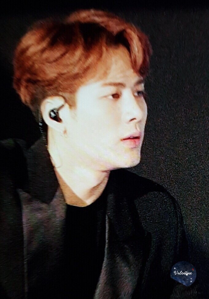 Valentine_852's tweet photo. 181225 SBS 가요대전
Merry Christmas🎁
Enjoy Your Time🌟
#잭슨 #JacksonWang #Jackson #王嘉尔 #TheGeneration2 #Papillion #OKAY #DawnOfUs #FendiMan #DifferentGame https://t.co/epKJNQhw5d