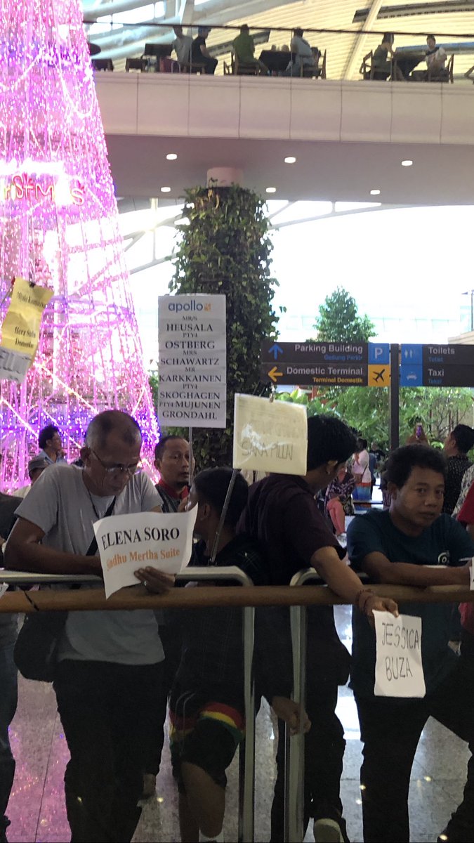 KohaTaavi's tweet photo. Noticed some familiar names @ Bali Depansar Airport today.
@MadsOstberg @andersgrondal &amp; some others. Holiday mode on!
#Indonesia #Bali #Depansar #WRC #rally #becauserally #holiday https://t.co/GVnKMo1KNj