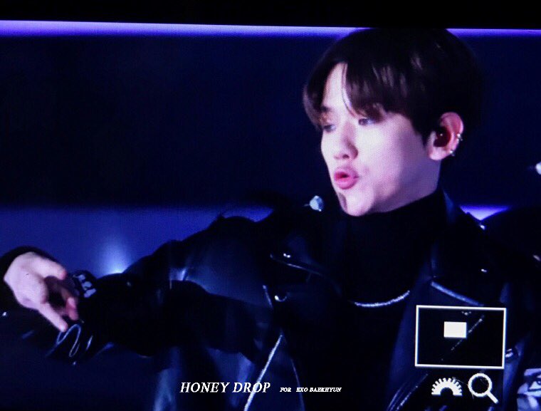 honeydrop_506's tweet photo. 181225 가요대전 #백현 #BAEKHYUN

라이더큥 https://t.co/Fv8Y3k6J4h