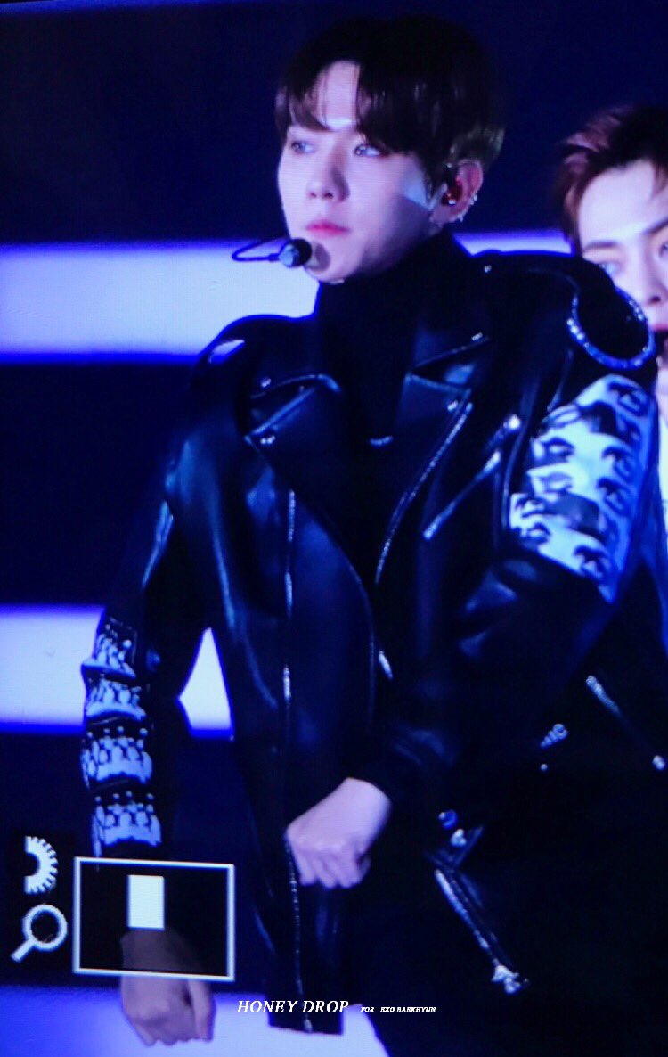 honeydrop_506's tweet photo. 181225 가요대전 #백현 #BAEKHYUN

라이더큥 https://t.co/Fv8Y3k6J4h