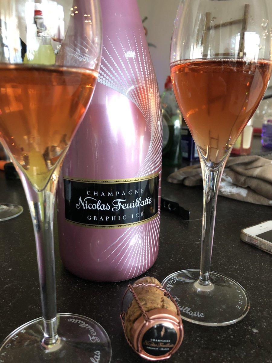 RainierKoster's tweet photo. Merry “Graphic Ice” Christmas!!!
#nicolasfeuillatte #champagne https://t.co/d8dozPbqn5