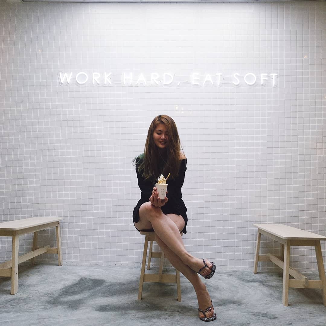 rainybaxx's tweet photo. Loving the butter beer soft serve ice cream here. New hangout spot in JB

Right here at Rabbit Softserve JB (Few steps from Ah Khoon)

#jbcafe #cafejb #jbcafehopping #foodie #softserve #butterbeer #icecream #dessert https://t.co/Il04hNFB9q