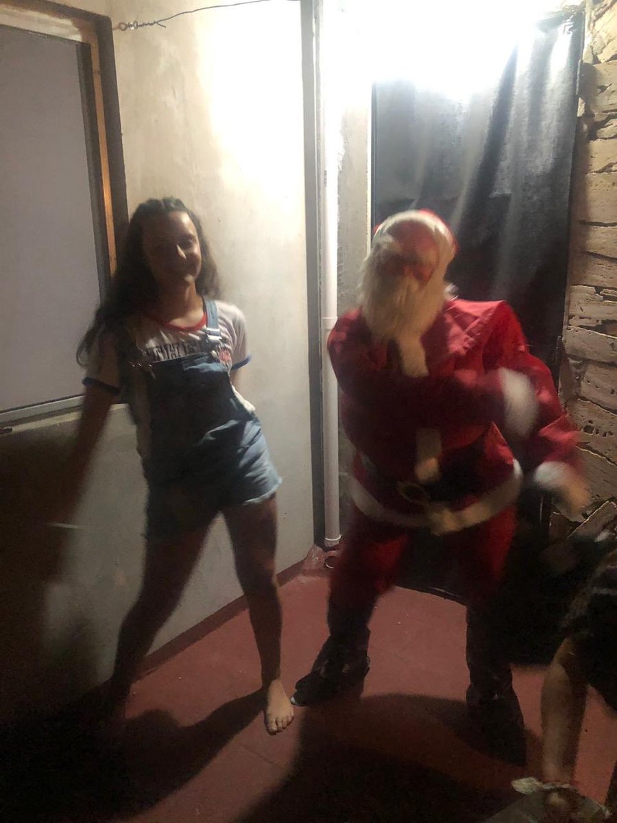 charitoopintoos's tweet photo. Nadie quería ser pap Noel, me puse la 10. https://t.co/RJQjGpykQ0
