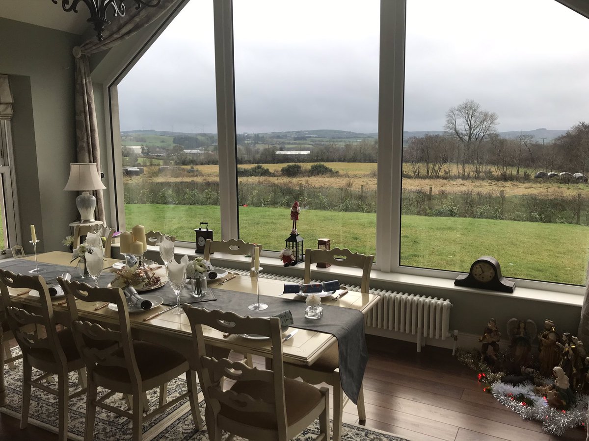 It’s the final countdown! Question is will we be getting a fancy Veinnetta roll desert!!!!! Either way I’m for the sofa in an hour!!! Happy Christmasto all!