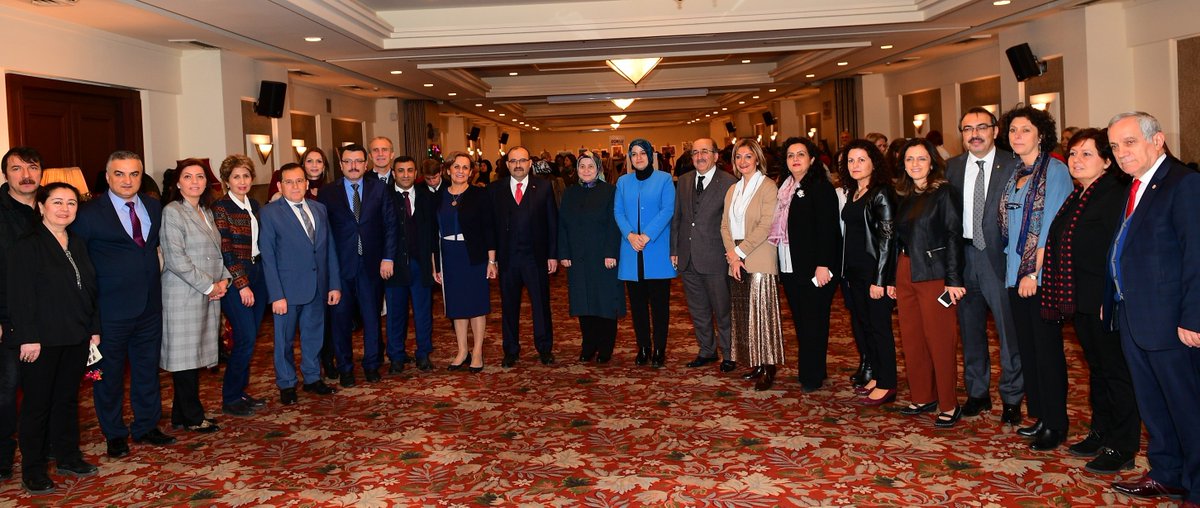 TrabzonValilik's tweet photo. Valimiz İsmail Ustaoğlu ve eşi Şenay Ustaoğlu hanımefendi, Trabzon Ticaret ve Sanayi Odası (TTSO) Kadın Girişimciler Kurulu tarafından huzurevine destek amacıyla düzenlenen “Huzurevi Hobi Atölyesi” etkinliğine katıldılar.
https://t.co/1EiKZ2jcoK https://t.co/zSinjRhjVj