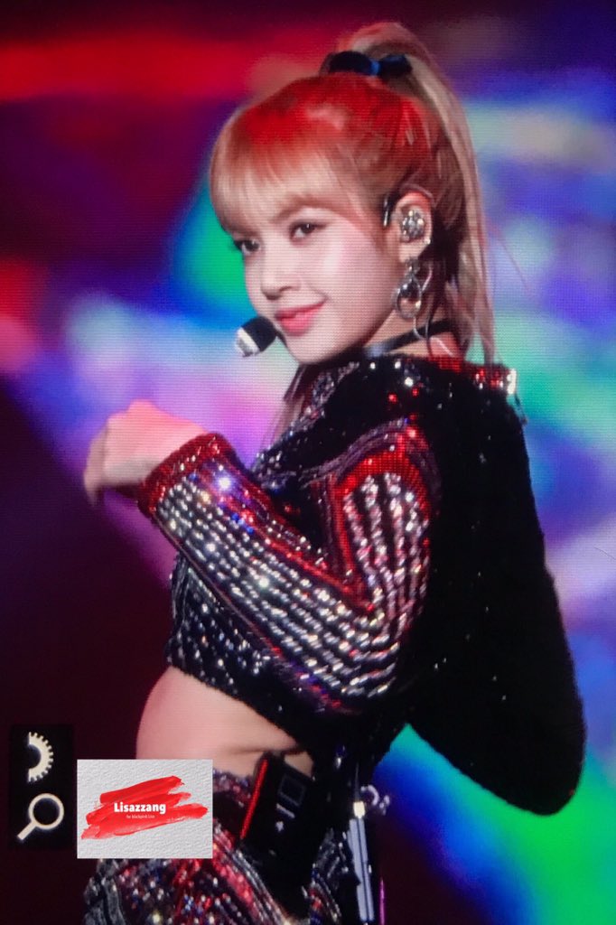 lisazzang327's tweet photo. 181225 SBS
#BLACKPINK #블랙핑크 #LISA #리사 https://t.co/r1iEWad21t