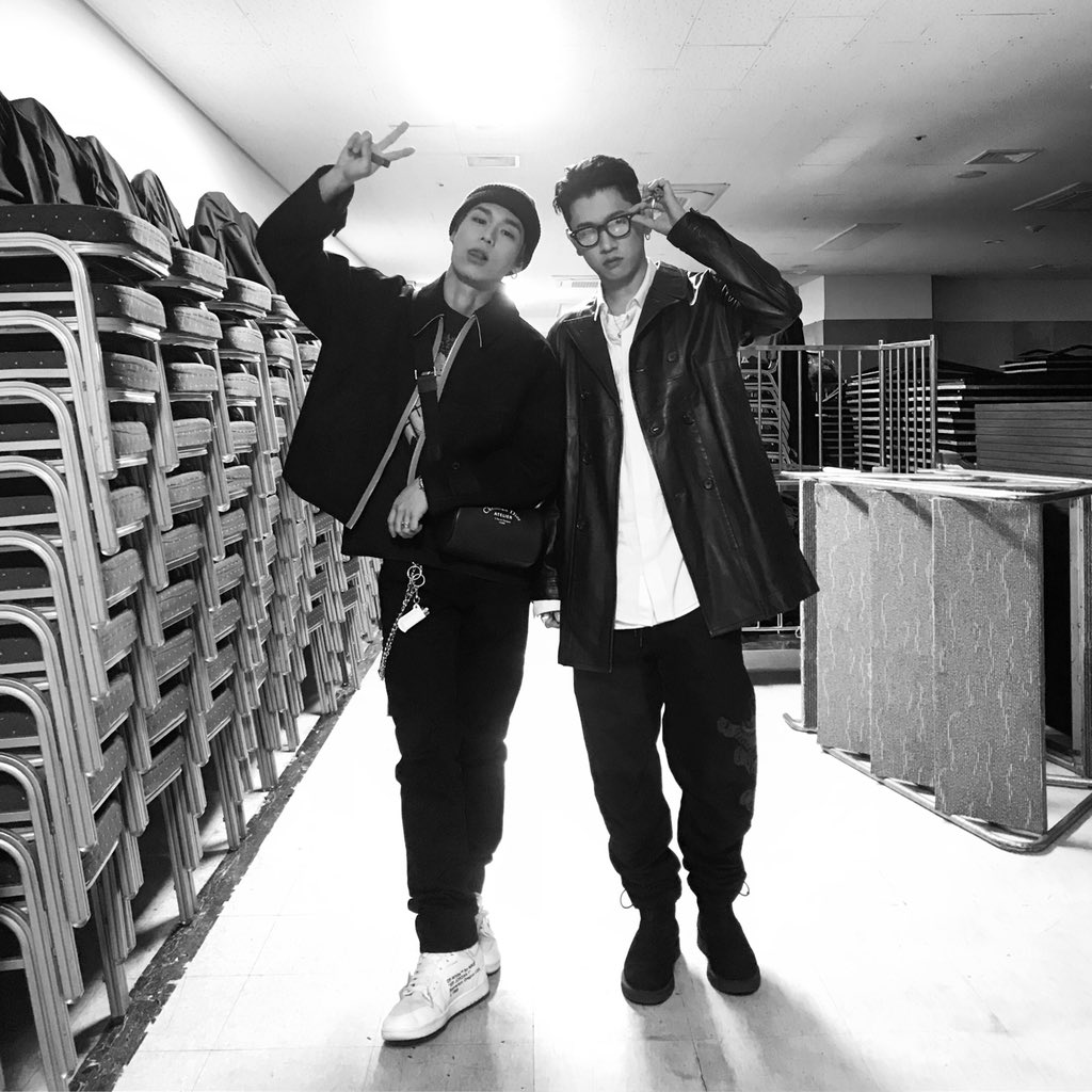 younghotyellow's tweet image. 크러쉭케이... 이제 우린 산타 할아버지 안믿는다!!!! 🖤🖤 @crush9244