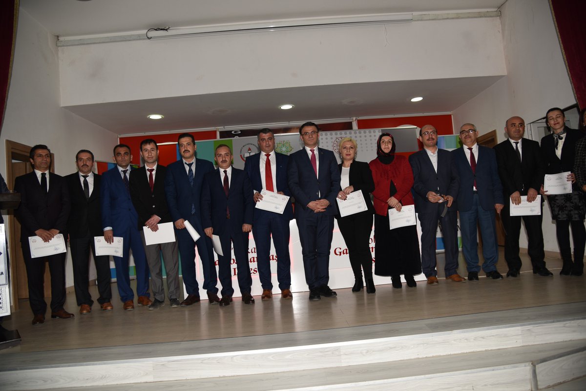 Eğitim Öğretimde Yenilikçilik ödül töreninde finale kalan ve bölgede derece alan projelerin ekip üyelerine başarı ve teşekkür belgelerini Valimiz Dr. Ozan BALCI  ve Belediye Başkanımız Av. Eyüp EROĞLU takdim etti. #Eğitim2023 <a href="/tcmeb/">Millî Eğitim Bakanlığı</a> <a href="/tokatvaliligi/">Tokat Valiliği</a> <a href="/EyupEroglu60/">Eyüp EROĞLU 🇹🇷</a> <a href="/Murat4Kucukali/">Murat Küçükali</a>