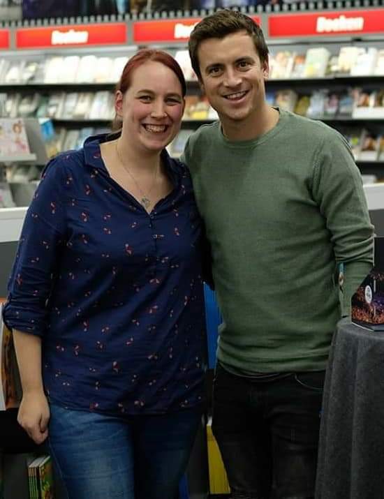 deblocksarah's tweet photo. @Destadsbader wij wensen &amp; iedereen die je lief hebt een zalige kerst en dat je dromen in 2019 mogen uitkomen. In 2018 heb ik uw zalige muziek ontdekt en heb ik u 2 x mogen ontmoeten.heb ook nieuwe mensen leren kennen op uw optredens zalig !!! Bedankt hopelijk tot volgend jaar ! https://t.co/2GJkr1yWnQ
