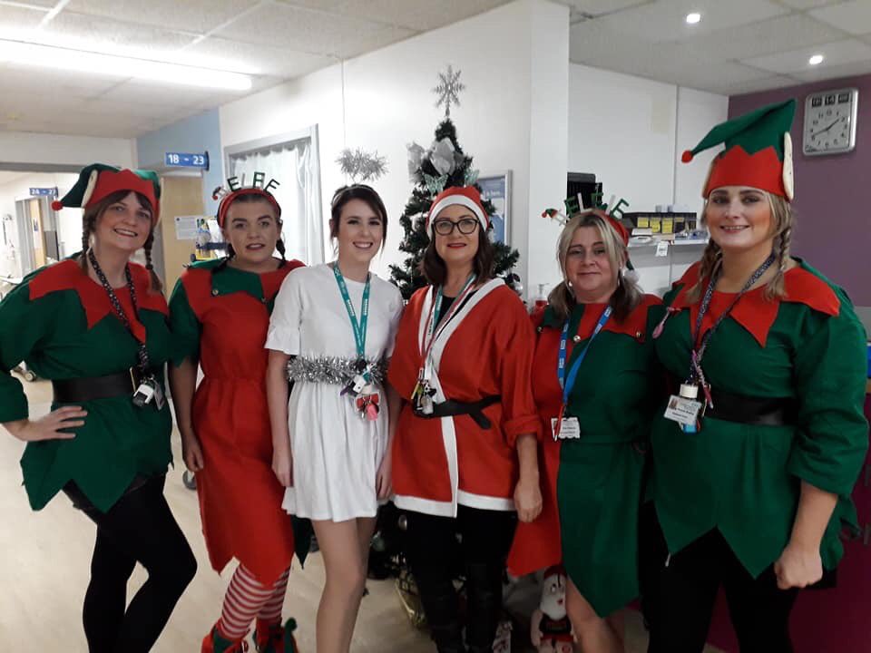 BarryRigg's tweet photo. @aaroncumminsNHS @UHMBT @BCTMorecambeBay Ward 9 Santa and team #FurnessGeneral Hospital @moo01_moore https://t.co/jgIAAvLtPs