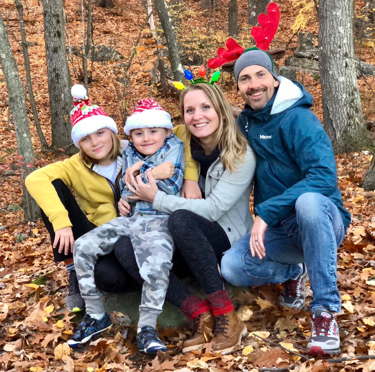 coolidgeyoga's tweet photo. Wishing everyone love, joy, coziness and happy family days!!!
#HappyHolidays #familyday #coolidgeyoga #feelgooddogood https://t.co/2WDO6k7ifO