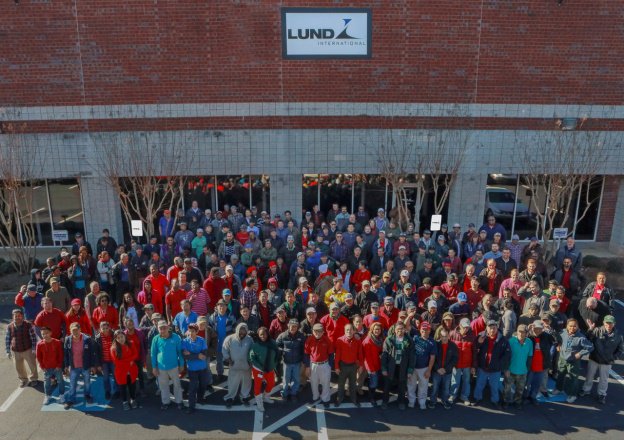 Lundinter's tweet image. Merry Christmas and Happy Holidays from our family to yours! 
. 
. 
. 
#LundInternational #AMPResearch #AVS #Bushwacker #Belmor #Lund #Rampage #RoadWorks #RollNLock #Stampede #TonnoPro