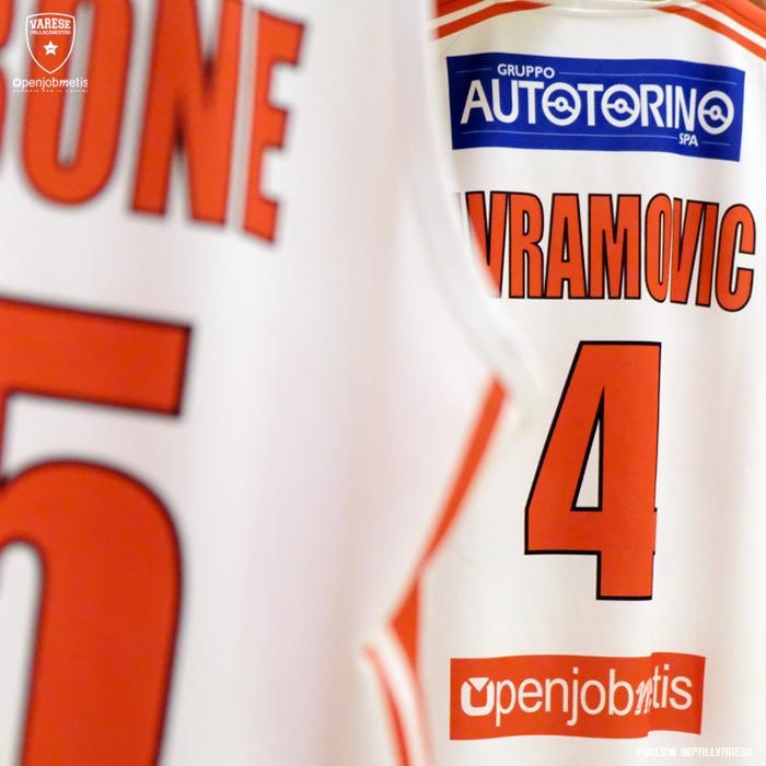 PallVarese's tweet image. 😎 Alla Enerxenia Arena è tutto pronto per #VarCan! I giocatori stanno arrivando e sono carichissimi! 💪 E voi? Tutti insieme #GOVARESE