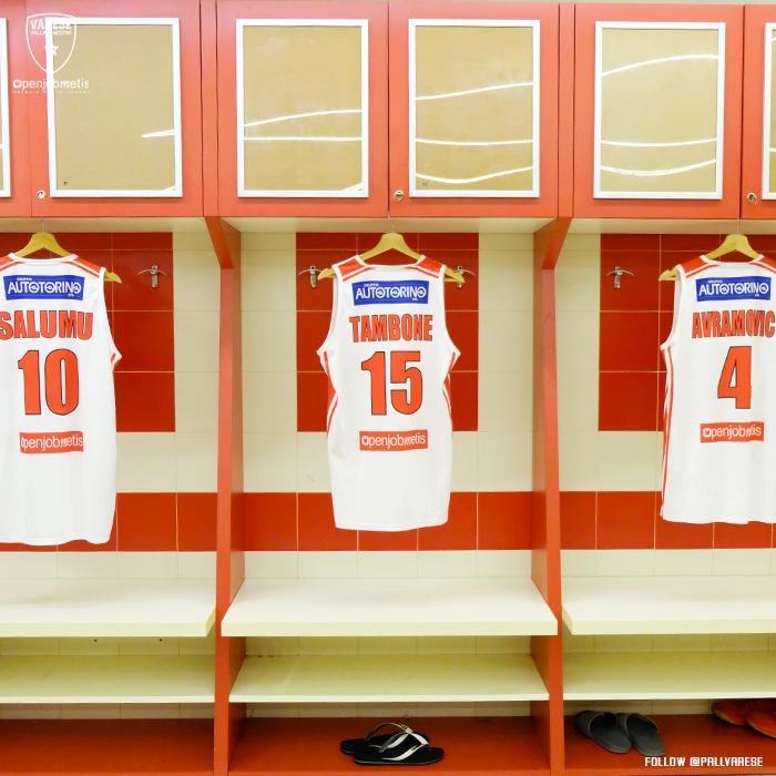 PallVarese's tweet image. 😎 Alla Enerxenia Arena è tutto pronto per #VarCan! I giocatori stanno arrivando e sono carichissimi! 💪 E voi? Tutti insieme #GOVARESE